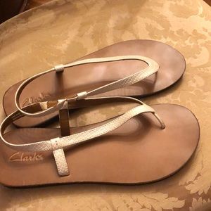 White spa night sandals size 10